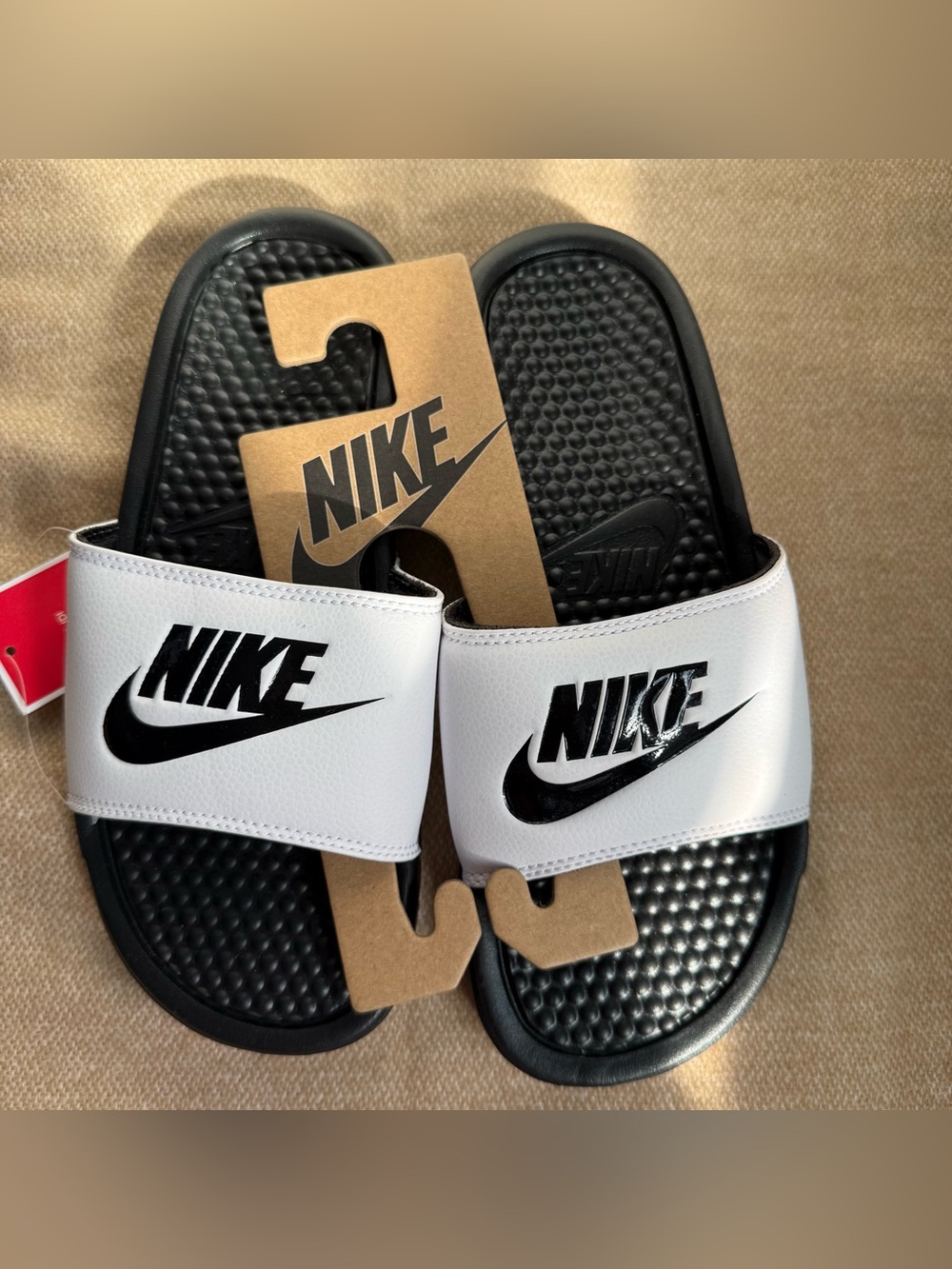 Nike Benassi Jdi Men's Slide White/black
Size 7 New new